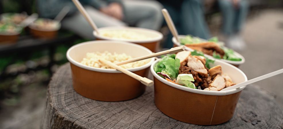 Finding the best carryout food containers can seem stressful, especially with all the options available. However, things can be so much easier, especially when you know WHAT to look for.